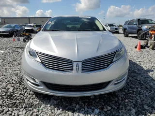 2013 Lincoln MKZ z VIN 3LN6L2G94DR820729, wystawiony jako Copart lot #53243145 z przebiegiem 111 753 mil mil oraz Szkoda całkowita • Salvage title. Historia ofert i sprzedaży dostępna na DreamBid. Obrazek 5.