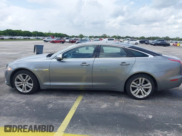 2013 Jaguar XJ with VIN SAJWJ1CD4D8V46305, listed as a IAAI auction lot 42637329 with 101,532 mi miles and . Bid and sale history available at DreamBid. Image 14.