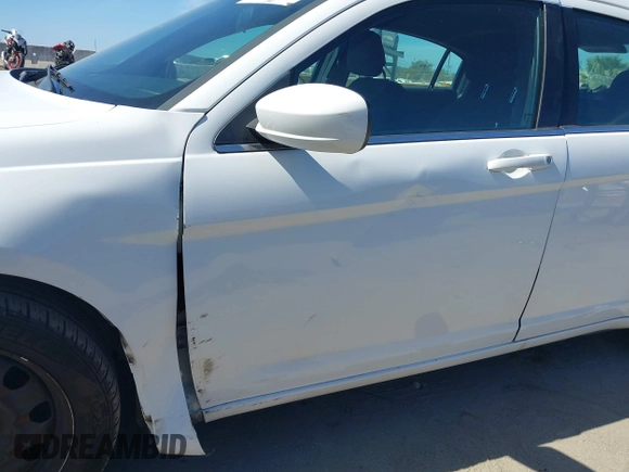 2013 Chrysler 200 LX with VIN 1C3CCBAB8DN688682, listed as a IAAI auction lot 41693101 with 125,478 mi miles. Bid and sale history available at carsss.com. Image 6.