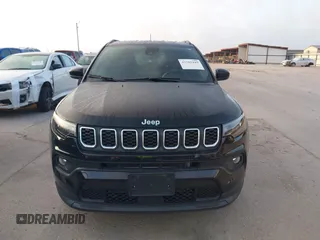 2024 Jeep Compass Latitude с VIN 3C4NJDBN4RT117244, выставлен на аукционе IAAI как лот 42702449 с пробегом 31 533 миль миль и . История ставок и продаж доступна на DreamBid. Изображение 13.
