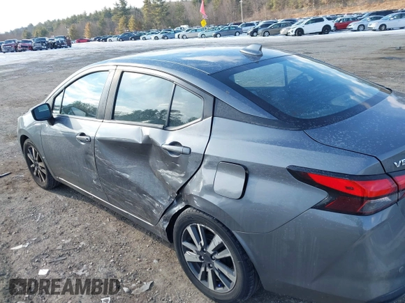 2021 Nissan Versa SV z VIN 3N1CN8EV9ML886249, wystawiony jako IAAI lot #41340890 z przebiegiem 85 931 mil mil oraz . Historia ofert i sprzedaży dostępna na DreamBid. Obrazek 6.