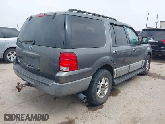 2005 Ford Expedition Special Service with VIN 1FMPU15545LA26180, listed as a IAAI auction lot 41806396 with 209,288 mi miles. Bid and sale history available at carsss.com. Image 4.