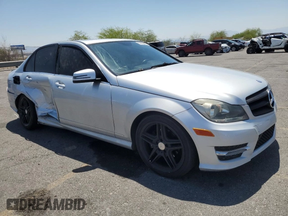2013 Mercedes-Benz C 250 Sport с VIN WDDGF4HB9DA817435, выставлен на аукционе Copart как лот 57405835 с пробегом 137 056 миль миль и Списание • Salvage title. История ставок и продаж доступна на DreamBid. Изображение 4.