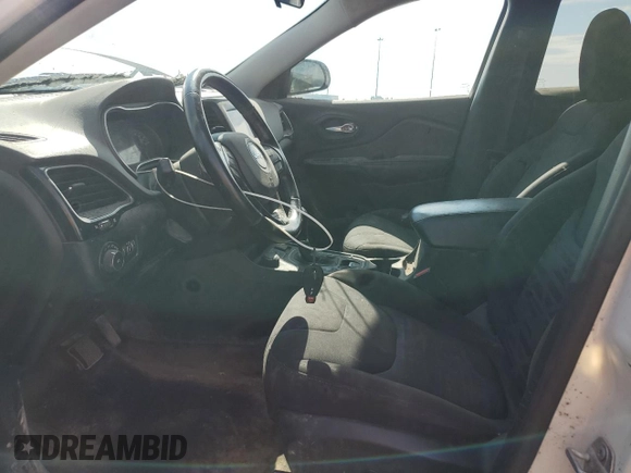 2019 Jeep Cherokee Latitude z VIN 1C4PJMCB2KD452964, wystawiony jako Copart lot #62410225 z przebiegiem 207 024 mil mil oraz Czysty tytuł • Clean title. Historia ofert i sprzedaży dostępna na DreamBid. Obrazek 7.
