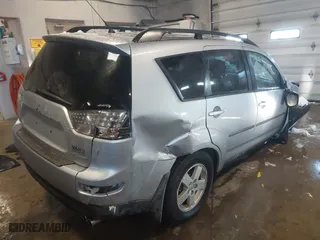 2008 Mitsubishi Outlander LS with VIN JA4MT31X08Z013323, listed as a IAAI auction lot 41588791 with 107,357 mi miles. Bid and sale history available at carsss.com. Image 4.