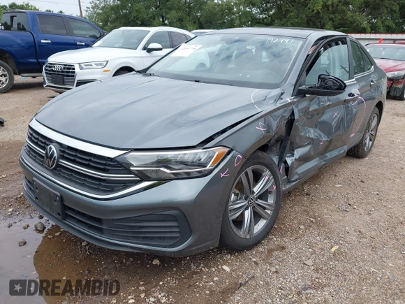 2024 Volkswagen Jetta SE z VIN 3VW7M7BU9RM011999, wystawiony jako IAAI lot #42697218 z przebiegiem 47 078 mil mil oraz . Historia ofert i sprzedaży dostępna na DreamBid. Obrazek 17.