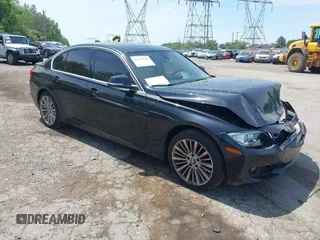 2015 BMW 3 Series 328i xDrive z VIN WBA3B3C57FF546250, wystawiony jako IAAI lot #42214349 z przebiegiem 55 157 mil mil oraz . Historia ofert i sprzedaży dostępna na DreamBid. Obrazek 1.