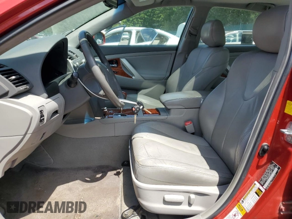 2011 Toyota Camry LE z VIN 4T4BF3EK9BR141844, wystawiony jako Copart lot #60490655 z przebiegiem 180 131 mil mil oraz Szkoda całkowita • Salvage title. Historia ofert i sprzedaży dostępna na DreamBid. Obrazek 7.