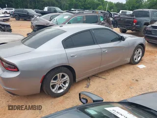 2015 Dodge Charger SE z VIN 2C3CDXBGXFH812970, wystawiony jako IAAI lot #42302350 z przebiegiem 204 107 mil mil oraz . Historia ofert i sprzedaży dostępna na DreamBid. Obrazek 4.