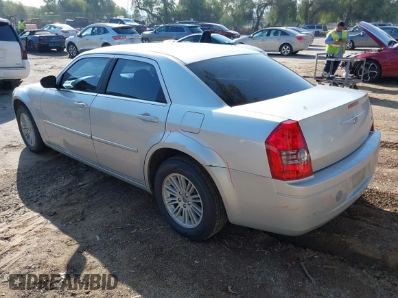 2009 Chrysler 300 LX with VIN 2C3KA43D29H528728, listed as a IAAI auction lot 41532893 with 95,077 mi miles. Bid and sale history available at carsss.com. Image 3.