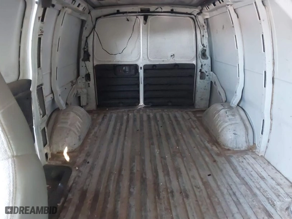 2005 Chevrolet Express Cargo Van with VIN 1GCGG25V151131305, listed as a IAAI auction lot 41338001 with 252,855 mi miles. Bid and sale history available at carsss.com. Image 8.