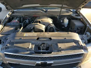 2009 Chevrolet Suburban LS with VIN 1GNFC16089R225359, listed as a Copart auction lot 76146434 with 205,749 mi miles and Salvage Title. Bid and sale history available at carsss.com. Image 12.