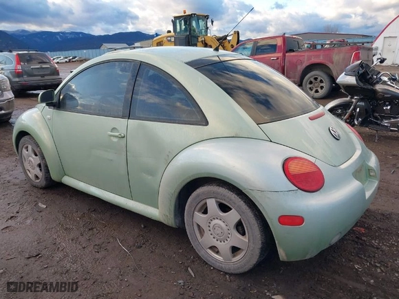 2000 Volkswagen New Beetle GLX with VIN 3VWDD21CXYM463506, listed as a IAAI auction lot 41073675 with 138,980 mi miles. Bid and sale history available at carsss.com. Image 3.