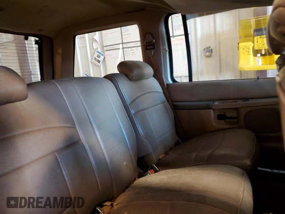 1996 Ford Explorer XLT z VIN 1FMDU32P0TZB87284, wystawiony jako Copart lot #82184024 z przebiegiem 117 882 mil mil oraz Nie do naprawy • Non repairable. Historia ofert i sprzedaży dostępna na DreamBid. Obrazek 11.