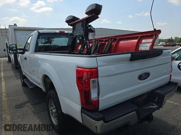2018 Ford F-250 XLT with VIN 1FTBF2B61JEB24898, listed as a IAAI auction lot 42854197 with 108,352 mi miles and . Bid and sale history available at DreamBid. Image 9.