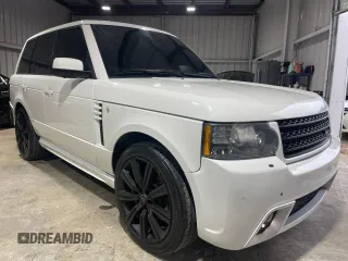2011 Land Rover Range Rover SC z VIN SALMF1E46BA357805, wystawiony jako Copart lot #45029615 z przebiegiem 120 381 mil mil oraz Czysty tytuł • Clean title. Historia ofert i sprzedaży dostępna na DreamBid. Obrazek 1.