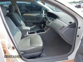 2005 Toyota Avalon XL z VIN 4T1BK36B35U008098, wystawiony jako IAAI lot #42361400 z przebiegiem 248 551 mil mil oraz . Historia ofert i sprzedaży dostępna na DreamBid. Obrazek 5.