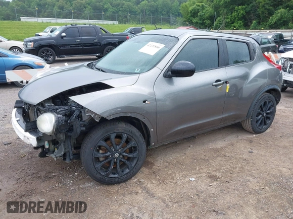 2013 Nissan Juke SV z VIN JN8AF5MR2DT223447, wystawiony jako IAAI lot #42232800 z przebiegiem 204 907 mil mil oraz . Historia ofert i sprzedaży dostępna na DreamBid. Obrazek 2.