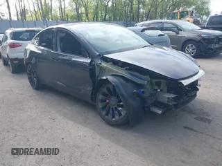 2023 Tesla Model Y Performance z VIN 7SAYGDEFXPF767971, wystawiony jako IAAI lot #42198881 z przebiegiem 32 442 mil mil oraz . Historia ofert i sprzedaży dostępna na DreamBid. Obrazek 1.