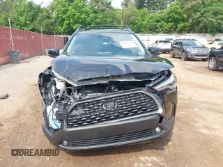 2024 Toyota Corolla Cross XLE z VIN 7MUDAAAG4RV099759, wystawiony jako IAAI lot #42123306 z przebiegiem 6 259 mil mil oraz . Historia ofert i sprzedaży dostępna na DreamBid. Obrazek 13.