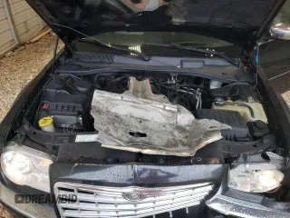 2006 Chrysler 300 C with VIN 2C3KA63H66H400714, listed as a Copart auction lot 71831914 with 288,577 mi miles and Salvage Title. Bid and sale history available at carsss.com. Image 11.