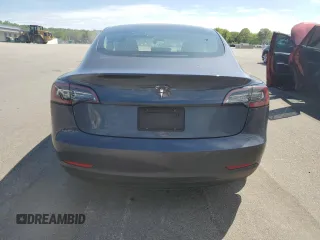 2022 Tesla Model 3 z VIN 5YJ3E1EA9NF371236, wystawiony jako Copart lot #56583855 z przebiegiem 58 162 mil mil oraz Szkoda całkowita • Salvage title. Historia ofert i sprzedaży dostępna na DreamBid. Obrazek 6.