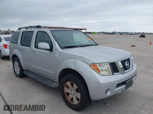 2006 Nissan Pathfinder SE z VIN 5N1AR18UX6C615746, wystawiony jako IAAI lot #42200595 z przebiegiem 186 998 mil mil oraz . Historia ofert i sprzedaży dostępna na DreamBid. Obrazek 1.