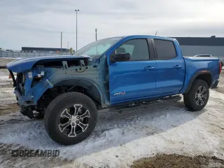 2024 GMC Canyon 4WD AT4 z VIN 1GTP6DEKXR1197281, wystawiony jako Copart lot #48731345 z przebiegiem 4 708 mil mil oraz Szkoda całkowita • Salvage title. Historia ofert i sprzedaży dostępna na DreamBid. Obrazek 1.
