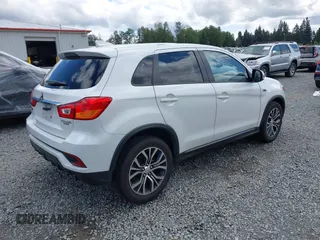 2018 Mitsubishi Outlander ES z VIN JA4AP3AU1JZ005296, wystawiony jako IAAI lot #42327265 z przebiegiem 91 300 mil mil oraz . Historia ofert i sprzedaży dostępna na DreamBid. Obrazek 4.