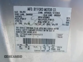 2005 Ford F-150 STX with VIN 1FTRX14W75FB45211, listed as a IAAI auction lot 41998529 with 325,970 mi miles. Bid and sale history available at carsss.com. Image 9.