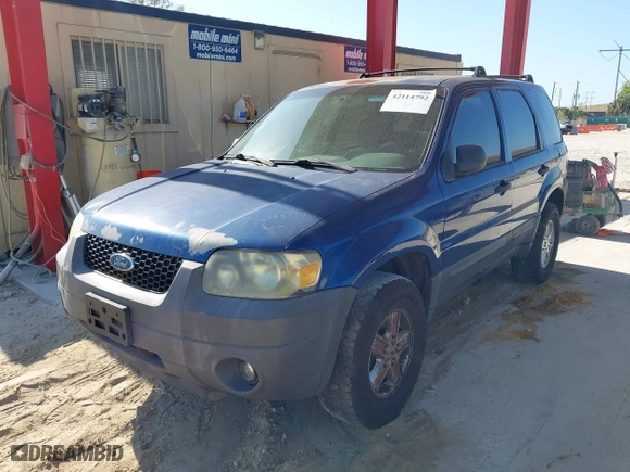 2007 Ford Escape XLS with VIN 1FMYU92Z27KB70443, listed as a IAAI auction lot 42114792 with 231,217 mi miles. Bid and sale history available at carsss.com. Image 2.