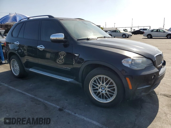 2012 BMW X5 35d z VIN 5UXZW0C51CL672406, wystawiony jako Copart lot #61686185 z przebiegiem 139 408 mil mil oraz Szkoda całkowita • Salvage title. Historia ofert i sprzedaży dostępna na DreamBid. Obrazek 4.