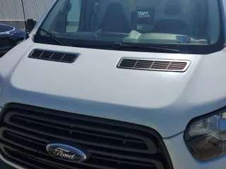 2016 Ford Transit Cargo z VIN 1FTYE1YM3GKB18575, wystawiony jako IAAI lot #42734024 z przebiegiem 186 138 mil mil oraz . Historia ofert i sprzedaży dostępna na DreamBid. Obrazek 9.