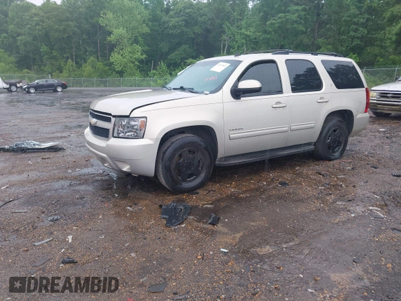 2010 Chevrolet Tahoe LT z VIN 1GNMCBE32AR228142, wystawiony jako IAAI lot #42119831 z przebiegiem 220 026 mil mil oraz . Historia ofert i sprzedaży dostępna na DreamBid. Obrazek 17.