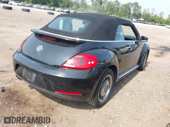 2013 Volkswagen Beetle 2.5L z VIN 3VW5X7AT5DM805978, wystawiony jako IAAI lot #42429397 z przebiegiem 62 408 mil mil oraz . Historia ofert i sprzedaży dostępna na DreamBid. Obrazek 4.