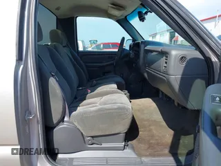 2004 Chevrolet Silverado 1500 Work Truck with VIN 1GCEC14X54Z233870, listed as a IAAI auction lot 42114163 with 236,226 mi miles. Bid and sale history available at carsss.com. Image 5.