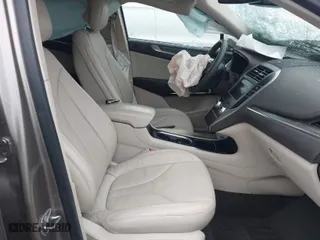 2019 Lincoln MKC Reserve with VIN 5LMCJ3D97KUL52422, listed as a IAAI auction lot 41679002 with 49,968 mi miles. Bid and sale history available at carsss.com. Image 5.
