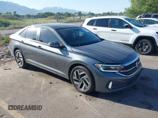 2022 Volkswagen Jetta SEL z VIN 3VWGM7BU0NM024554, wystawiony jako IAAI lot #42373591 z przebiegiem 75 229 mil mil oraz . Historia ofert i sprzedaży dostępna na DreamBid. Obrazek 1.