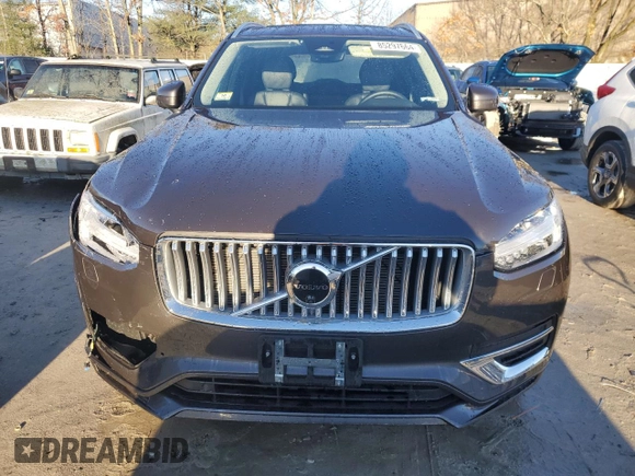2023 Volvo XC90 Plus z VIN YV40621N6P1902576, wystawiony jako Copart lot #85297664 z przebiegiem 33 815 mil mil oraz Szkoda całkowita • Salvage title. Historia ofert i sprzedaży dostępna na DreamBid. Obrazek 5.