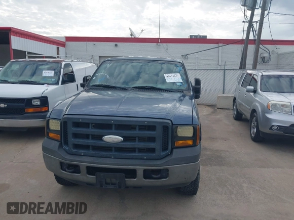 2006 Ford F-250 XL z VIN 1FTSW21P16ED82243, wystawiony jako IAAI lot #42674637 z przebiegiem 153 467 mil mil oraz . Historia ofert i sprzedaży dostępna na DreamBid. Obrazek 12.