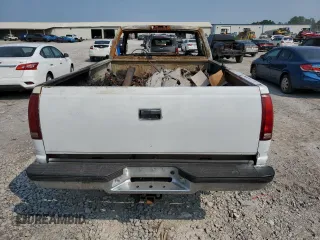 2000 Chevrolet Silverado 2500 z VIN 1GCGK24R0YR118635, wystawiony jako Copart lot #59222665 z przebiegiem Nie podano mil oraz Szkoda całkowita • Salvage title. Historia ofert i sprzedaży dostępna na DreamBid. Obrazek 6.