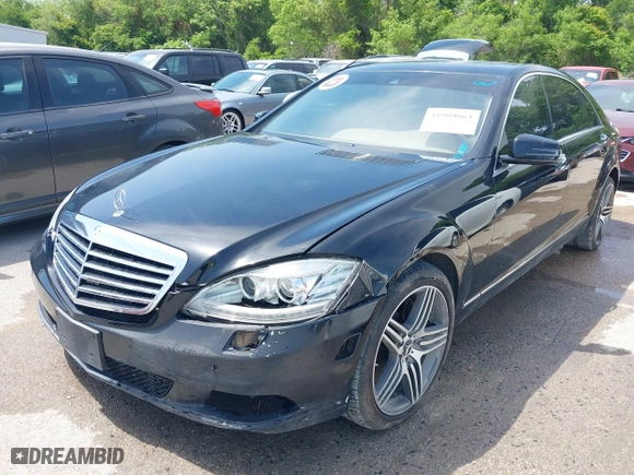 2013 Mercedes-Benz S-Class S 550 with VIN WDDNG7DB7DA531529, listed as a IAAI auction lot 41999063 with 121,561 mi miles. Bid and sale history available at carsss.com. Image 17.