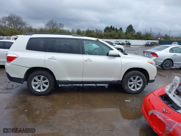 2013 Toyota Highlander with VIN 5TDZK3EH0DS098788, listed as a IAAI auction lot 41714590 with 135,317 mi miles. Bid and sale history available at carsss.com. Image 13.