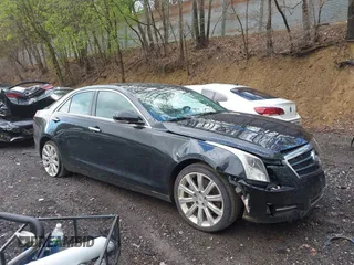 2013 Cadillac ATS Premium AWD z VIN 1G6AL5S36D0111869, wystawiony jako IAAI lot #42199637 z przebiegiem 148 404 mil mil oraz . Historia ofert i sprzedaży dostępna na DreamBid. Obrazek 1.