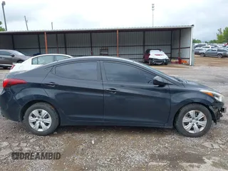 2016 Hyundai Elantra SE z VIN 5NPDH4AE6GH712831, wystawiony jako IAAI lot #40330106 z przebiegiem 186 539 mil mil oraz . Historia ofert i sprzedaży dostępna na DreamBid. Obrazek 13.