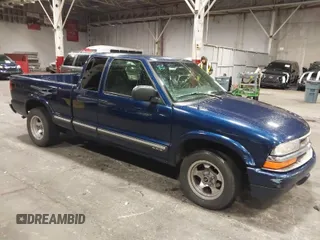 2001 Chevrolet S-10 LS with VIN 1GCCS19W518152525, listed as a IAAI auction lot 41648167 with 153,294 mi miles and . Bid and sale history available at DreamBid. Image 1.