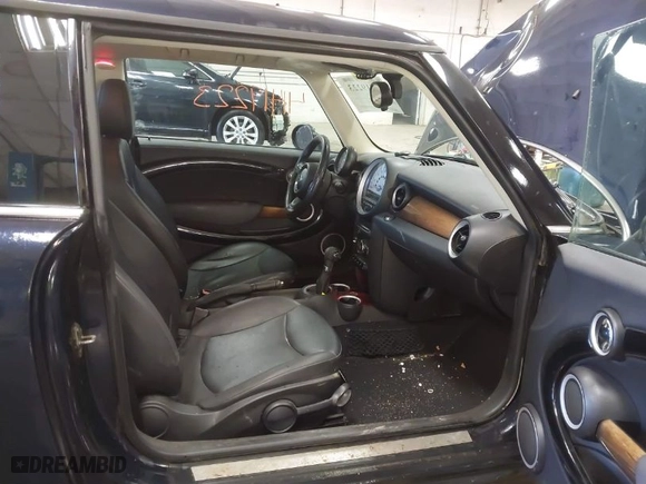 2012 MINI Cooper Hardtop with VIN WMWSU3C54CT543292, listed as a IAAI auction lot 41419223 with 118,487 mi miles. Bid and sale history available at carsss.com. Image 5.
