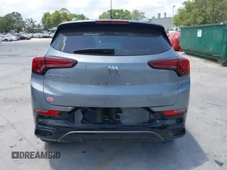 2025 Buick Encore GX Sport Touring с VIN KL4AMDSL7SB038317, выставлен на аукционе IAAI как лот 42151204 с пробегом 10 917 миль миль и . История ставок и продаж доступна на DreamBid. Изображение 16.