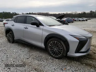 2023 Lexus RZ 450e Premium z VIN JTJAAAAB7PA005835, wystawiony jako Copart lot #42201414 z przebiegiem 2144 mil mil oraz . Historia ofert i sprzedaży dostępna na DreamBid. Obrazek 4.