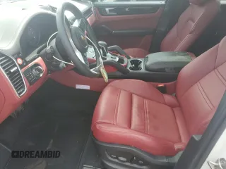 2022 Porsche Cayenne z VIN WP1AA2AY2NDA04695, wystawiony jako Copart lot #52499635 z przebiegiem 25 087 mil mil oraz Szkoda całkowita • Salvage title. Historia ofert i sprzedaży dostępna na DreamBid. Obrazek 7.